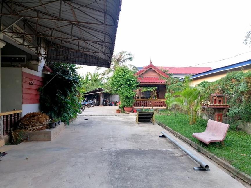 Tortuga Guesthouse Kampot Exteriör bild
